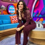 Luz Elena González Instagram - ¡Acompaña en estos momentos a la guapísima @luzelenaglezz en #VLA! Estamos al aire por @aztecauno. 🤩💃🏻✨🙌🏻📺 #MeAlocoCuando
