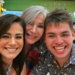 Luz Elena González Instagram - Estas risas no tienen precio!!!!!! Los amo con todo mi corazón ♥️ #mami #Santi #viaje #family #love #happy @vueleletravel @hrhrivieramaya