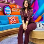 Luz Elena González Instagram - ¡Acompaña en estos momentos a la guapísima @luzelenaglezz en #VLA! Estamos al aire por @aztecauno. 🤩💃🏻✨🙌🏻📺 #MeAlocoCuando