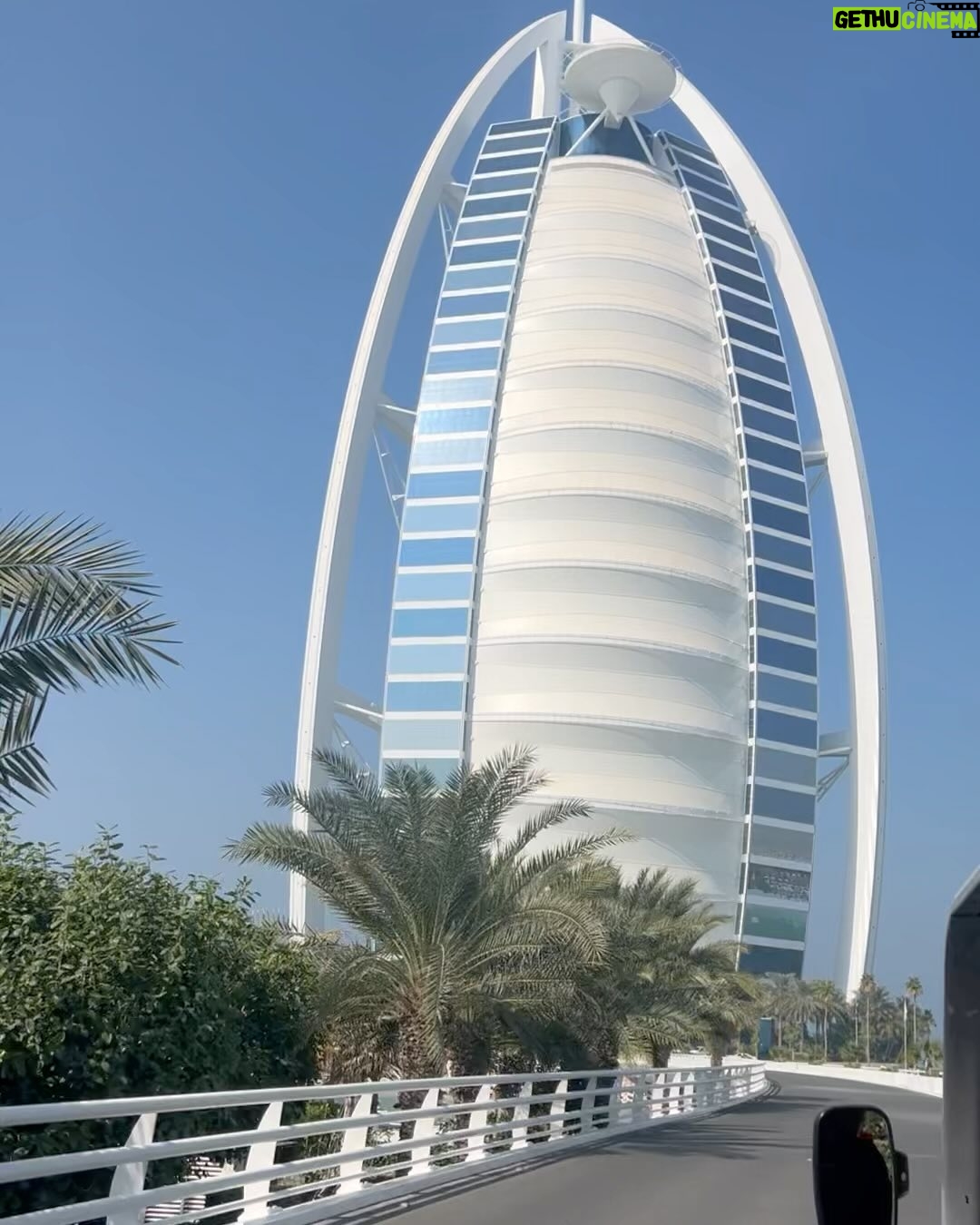 Luz Elena González Instagram - Los mejores viajes son en familia ❤️❤️❤️❤️!!!!! @burjalarab y Dias de amor 🐪🐪🐪🐪🐪🐪 #dubai #family #love #happy #vacation