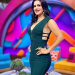 Luz Elena González Instagram – Sigue disfrutando nuestro programa en compañía de la guapísima @luzelenaglezz. ¡Estamos al aire por @aztecauno! 🤩💃🏻✨ #VLA #SiTeVienenAContar