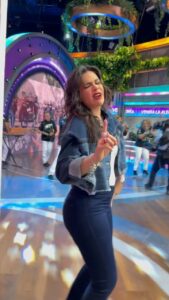 Luz Elena González Instagram - @luzelenaglezz nos mostró sus mejores pasos con “No voy a trabajar” del Grupo Yes, Yes. 💃🏻✨🙌🏻 #VLA