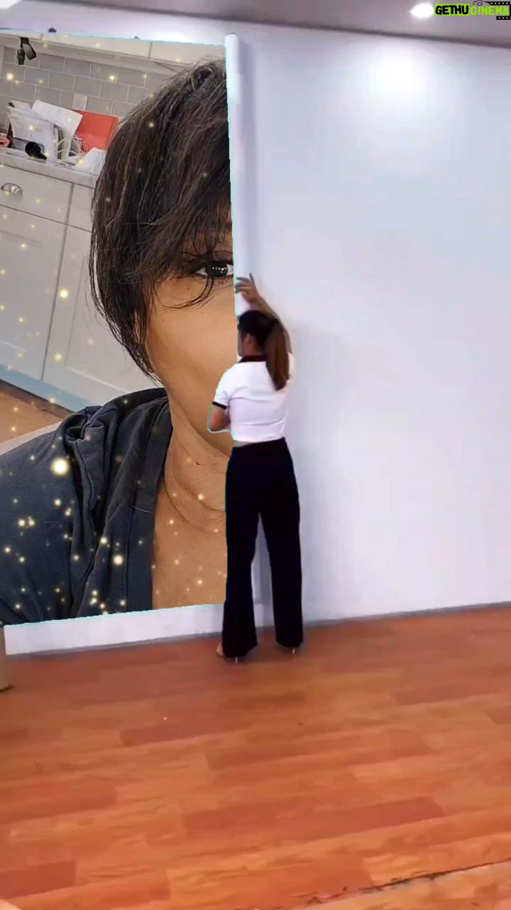 Lynn Toler - 32.6K Likes - I just wanted to fall through and say Merry Christmas!