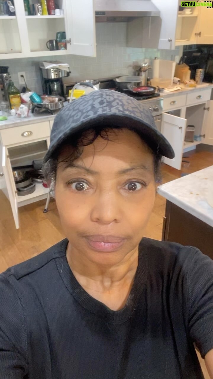 Lynn Toler - 32.6K Likes - #peace ain’t never been still at my house. To Sit is to #worry. To invite #anxiety. To Do is to be rational just another moment longer.
#emotionalintelligence #emotions #widow #whitneyhouston