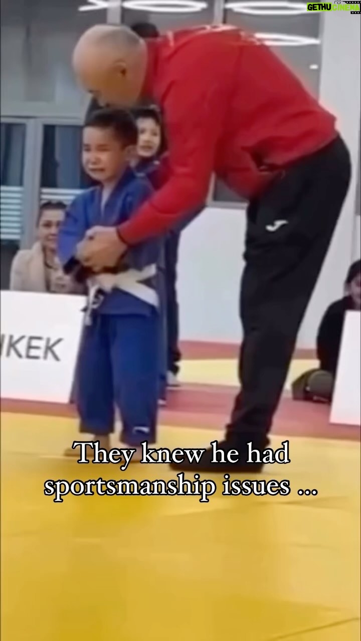 Lynn Toler - 6.6K Likes - Dude in the red shirt had him hemmed up. Apparently, they could see which way the sportsmanship wind was blowing.
… but he found a way.
I’m not going to say anything about anybody’s parents or upbringing.
It’s a moment in time … and I found it funny.
Just saying. Be slow to judge. Everybody got a boatload of nonsense they’re trying to get through.
For instance, If someone had seen me at 5:46 yesterday evening they would have branded me a whole entire lunatic, and not the half in the bag lunatic status I claim.
I was on one.
But there is no way in the world any who saw me could have known the unique fashion in which my 64 year old knees, a battle over medical records, an ailing family member, and cream sauce (I mean, really, who forgets they’re lactose intolerant?😔) combined to create some of crunch in my countenance … a daub of disquiet in my demeanor … some salt in my spirit.
(And, yes, I know I have a ludicrously juvenile love of alliteration.)
Having realized I was at less than my best, I did a half hour inclined brisk walk on the treadmill this morning. And yes, my knees hurt but I wrapped them up and kept it moving. I’d rather my knees hurt than my mood.Endorphins get me right.
Now I am fit for public consumption!
Being out of sorts is not a license to light up other people. Even if you had a lot of things beyond your control pushing you past your limits, you still have to act like you have some sense when dealing with people who had nothing to do with getting you there.
My situation explains why I wasn’t my best self but I still have to own the fact that that was the case.
Since I’m moody, I have a carefully curated assortment of apologies at the ready. Every year I add more, but have to use them less. Using them is good practice. Not having to do so, however, is growth.
One elevates by degrees.
My attempts at elevation notwithstanding little dude throwing up that finger is still hilarious to me. And I’m not altogether sure I want to get to a place where that isn’t funny. #Humorlessness will have you pointing, judging and in a perpetual position of derision. Who needs that?
Have a great day! I intend to.