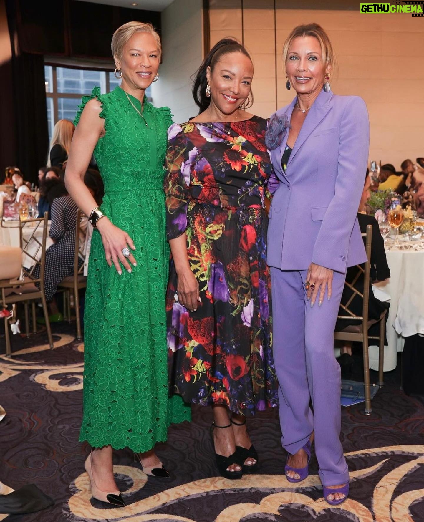 Lynn Whitfield Instagram - So enjoyed my afternoon celebrating my friend @marvasmalls being honored! She is a force—a true art collector and a remarkable woman. The icing on the cake? Sharing this moment with such inspiring women! Thank you, @essence magazine, for capturing this truly special occasion. #LadiesWhoLaunch😘😘💗💗💗💗