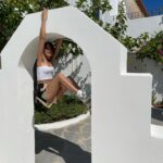 Lyubov Aksyonova Instagram – Долгие проводы – лишние слёзы.