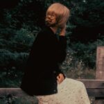 Lyubov Aksyonova Instagram – Сегодня день рождения Маргариты Борисовны Тереховой.

Ее работа в кинокартине «Зеркало», просмотренная уже в сознательном возрасте, каким-то чудесным образом легла на образ Миледи из фильма детства «Д’Артаньян и три мушкетёра». 

Маргарита стала для меня примером внутренней, хтонический силы, проявляющейся в каждом кадре. Сохранять себя в любой ситуации, в любой сцене, без принуждения – всегда трудное испытание для меня. Но Маргарита делает это так естественно и легко, что каждый раз зрителю ничего не остаётся, как только восхищаться ее способностью совмещать в себе миры, не теряя сути. 

И так раздирающе трагично то, что сейчас происходит с Маргаритой. Уже больше десяти лет она переживает страшнейший недуг – болезнь Альцгеймера. Я желаю ей и её семье от лица молодого поколения, вдохновленного её работой, огромных сил для борьбы с болезнью. 

Благодарю вас, Маргарита Борисовна!

#12любличностей 

Фотографы: @polinaboka @sofi_naboka
Стилист: @aleksandra.georgie
Парикмастер и супер соседка: @tretiakova_muah
Серый кардиограмм:⁣⁣ @theman.unknown