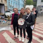 Lyubov Aksyonova Instagram - Наташа Кустова шлёт всем пламенный привет. На платформе @kion.ru уже полностью доступны все серии сериала #почка. Если посмотрели, не стесняйтесь, поделитесь в комментариях вашими впечатлениями. Кто не смотрел… че сидим, чего ждём? 👹 Я хочу выразить еще раз большую признательность всем, кто участвовал в проекте. В первую очередь, конечно же, продюсерскому составу, тем кто увидел потенциал и поверил в меня. На этой вере выросли очень крепкие взаимоотношения, которые явно перешли рабочие, но не дошли до ручки. В общем, Маша и Лиза, я официально признаюсь вам в своих чувствах. В каких, сложно сказать, будем разбираться. 💐 @rozhetskaya - это было очень круто наблюдать за тобой. И как получилось необычно и по хорошему глючно! Желаю нам ещё поработать и не раз! Какая у нас семья получилась? А? Это же что-то невероятное! А всё почему? Потому что актёры все прекрасные, очень ими горжусь и это честь - работать с такими людьми! Настоящие профессионалы. Особенно очень скучаю я по @ianinalakoba , сестре моей, роднулечке! @rozanovairina2017 , вы космическая актриса, такая удача, поработать с вами. Спасибо! @grisha__chaban - чудесный напарник, спасибо за тактичность и поиск чего-то искреннего. @filipen1917 - с тобой весело и роль получилась классная! Сейчас всё также кажется, что работа эта оказалось ожидаемо важной, поворотной. И всё это благодаря тем, кто принимал в этом проекте участие! Спасибо большое всем, кто помог и поучаствовал. Мы молодцы! В следующее воскресенье 16-го числа в районе 12:00 по Москве проведу традиционный прямой эфир. Пишите ваши вопросы в комментариях. Всех обнимаю и до встречи! ❤️