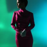 Lyubov Aksyonova Instagram - Как интересно получается — на любое высказывание или пост можно получить одновременно диаметрально противоположные реакции. С одной стороны превозносят, с другой —оскорбляют. Получается, что если большинство превозносят, значит ты прав? Или просто ты лев? 🦁