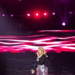 Lyubov Uspenskaya Instagram - Друзья мои, недавно состоялась премьера нового выпуска моего любимого шоу "Дуэты". Уже в четвёртый раз я выхожу на эту сцену, но каждый раз испытываю волнение и пытаюсь угадать того, с кем мне предстоит спеть. Команда проекта меня ещё ни разу не подводила и всегда давала в пару очень достойных кандидатов. Вот и в этот раз все прошло замечательно❤️ А с кем из артистов я спела, вы сможете узнать, посмотрев наше выступление ❤️ Как вы считаете, наш дуэт состоялся? Ваша Люба ❤️