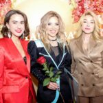 Lyubov Uspenskaya Instagram - Позавчера я была на дне рождения моей дорогой подруги Людочки Соколовой @ludasokolova ❤️ Мои близкие знают, что я редко посещаю ночные заведения и вечеринки, но ради этого человека, мы с Таней @pacha_tati не смогли усидеть дома. Это был великолепный праздник музыки, потрясающих вокалистов, которых можно слушать бесконечно, и я получила настоящий праздник души. Спасибо тебе дорогая Люда за то, что устроила такой незабываемый вечер. С днем рождения ️тебя ещё раз ❤️ Люблю. Твоя Люба❤️