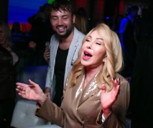 Lyubov Uspenskaya Instagram - Позавчера я была на дне рождения моей дорогой подруги Людочки Соколовой @ludasokolova ❤️ Мои близкие знают, что я редко посещаю ночные заведения и вечеринки, но ради этого человека, мы с Таней @pacha_tati не смогли усидеть дома. Это был великолепный праздник музыки, потрясающих вокалистов, которых можно слушать бесконечно, и я получила настоящий праздник души.  Спасибо тебе дорогая Люда за то, что устроила такой незабываемый вечер. С днем рождения ️тебя ещё раз ❤️
Люблю. Твоя Люба❤️