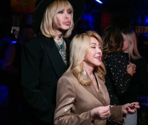 Lyubov Uspenskaya Instagram - Позавчера я была на дне рождения моей дорогой подруги Людочки Соколовой @ludasokolova ❤️ Мои близкие знают, что я редко посещаю ночные заведения и вечеринки, но ради этого человека, мы с Таней @pacha_tati не смогли усидеть дома. Это был великолепный праздник музыки, потрясающих вокалистов, которых можно слушать бесконечно, и я получила настоящий праздник души.  Спасибо тебе дорогая Люда за то, что устроила такой незабываемый вечер. С днем рождения ️тебя ещё раз ❤️
Люблю. Твоя Люба❤️