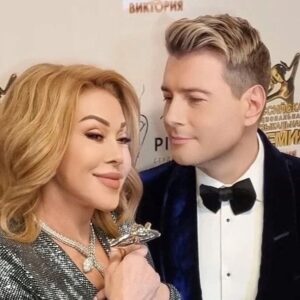 Lyubov Uspenskaya Instagram - Дорогой любимый Николя @nikolaibaskov , поздравляем  тебя с днем рождения всей нашей дружной семьёй: я, Танечка и Ника @pacha_tati @niki_uspenskaya_baskova 😄❤️ 
Хотим пожелать тебе оставаться всегда таким же достойным, честным,  талантливым, молодым и сексуальным мужчиной. Очень тебя любим ❤️
Твои Люба, Таня и Ника ❤️
#николайбасков #любовьуспенская