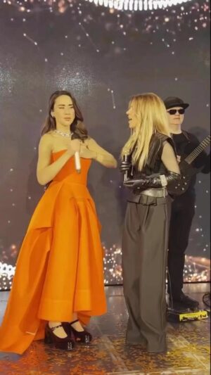Lyubov Uspenskaya Instagram - Для меня большое счастье видеть успехи моей дочери. Люда @ludasokolova ❤️ 
#Repost @ludasokolova
・・・
Совсем недавно в концертном зале «Подмосковные вечера» состоялся первый сольный концерт певицы @pacha_tati .И я хочу поздравить Танечку с этим ярким событием!🌈🎉🎼Прозвучали красивые авторские песни на разных языках и я с удовольствием исполнила с Таней дуэт «Cantos de Sirena”.Хочу пожелать тебе ,Танюша,чтобы огонь Творчества ярко освещал твой Путь!🎉Оставайся всегда такой же влюблённой в Музыку🙏.Пусть рождается много песен и дуэтов!А мы всегда будем рядом!❤️#первыйсольныйконцерт#pachatati#дуэт#людмиласоколова#cantosdesirena