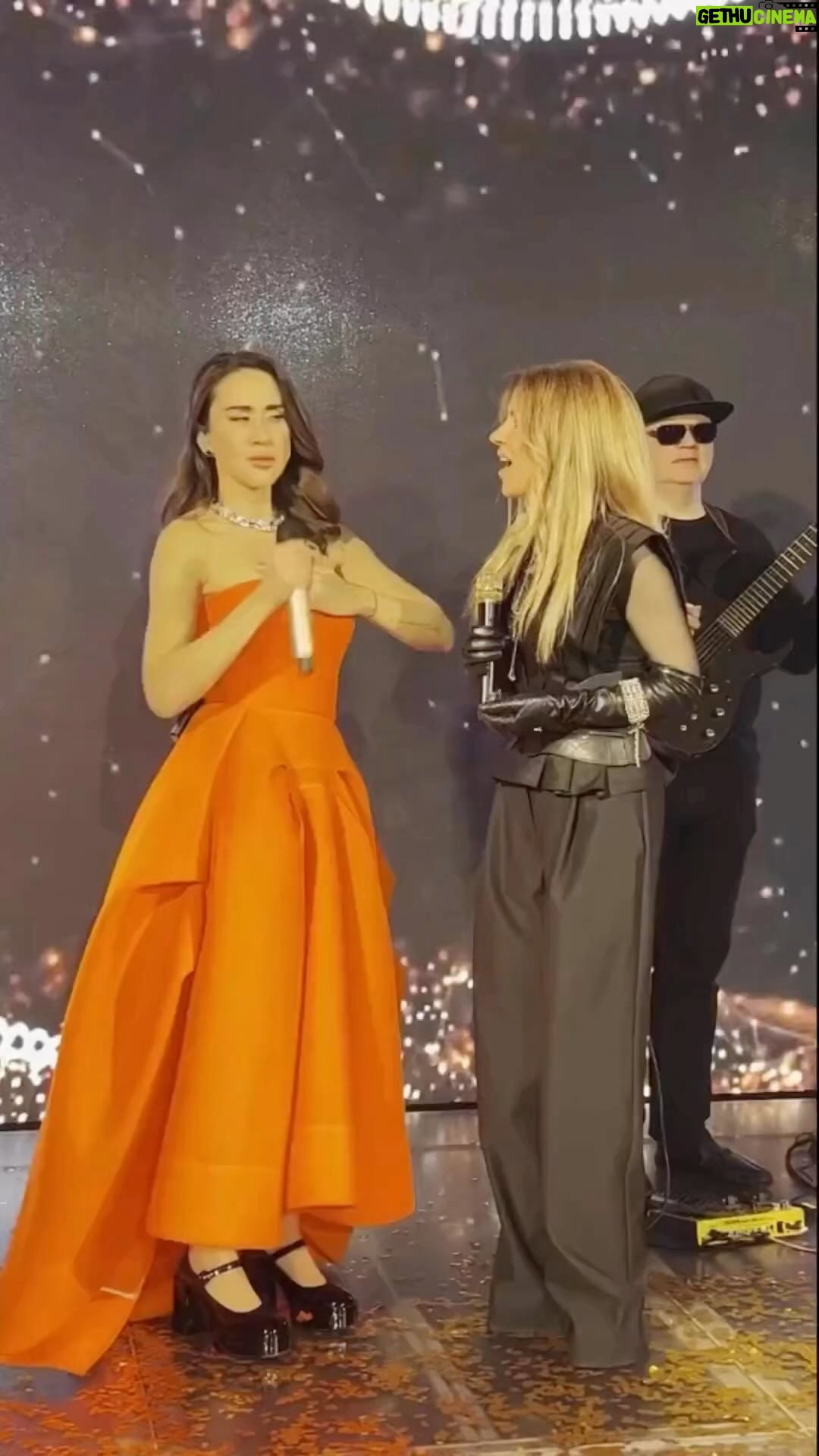 Lyubov Uspenskaya - 21.3K Likes - Для меня большое счастье видеть успехи моей дочери. Люда @ludasokolova ❤️
#Repost @ludasokolova
・・・
Совсем недавно в концертном зале «Подмосковные вечера» состоялся первый сольный концерт певицы @pacha_tati .И я хочу поздравить Танечку с этим ярким событием!🌈🎉🎼Прозвучали красивые авторские песни на разных языках и я с удовольствием исполнила с Таней дуэт «Cantos de Sirena”.Хочу пожелать тебе ,Танюша,чтобы огонь Творчества ярко освещал твой Путь!🎉Оставайся всегда такой же влюблённой в Музыку🙏.Пусть рождается много песен и дуэтов!А мы всегда будем рядом!❤️#первыйсольныйконцерт#pachatati#дуэт#людмиласоколова#cantosdesirena