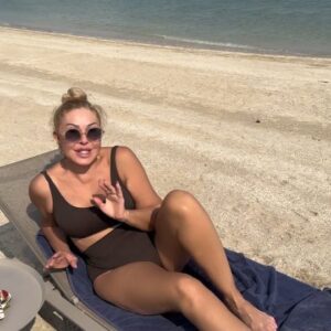 Lyubov Uspenskaya Instagram - Дорогие друзья, наконец-то, я позволила себе буквально пару дней отдыха после работы в Дубае.
И в этом видео я хочу ответить на часто задаваемый вопрос от журналистов и моих поклонников🥰