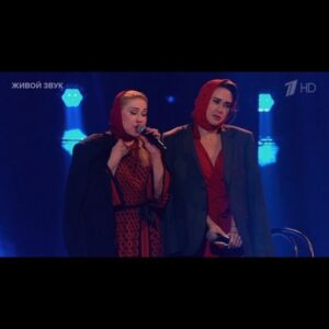 Lyubov Uspenskaya Instagram - Дорогие друзья, вчера на Первом канале состоялась премьера пятого праздничного выпуска проекта "Две звезды. Отцы и дети", посвящённого дню Великой Победы.
Мы решили исполнить поистине вечную песню "Тёмная ночь", подарив ей новое звучание. 
Ждём вашего мнения о выступлении в комментариях, а также, хотим поздравить всех вас с наступающим праздником - Днём Победы! Пусть в вашем доме всегда будет мир, уют и светлое небо над головой ❤️
Ваши Люба и TATI ❤️
#двезвезды #деньпобеды #сднемпобеды #темнаяночь