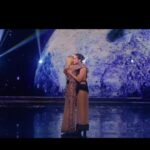 Lyubov Uspenskaya Instagram - Долгожданное продолжение нового сезона шоу "Две звезды. Отцы и дети" на Первом канале с нашим участием состоялось. ✨️ Представляем вашему вниманию девятое выступление. В этот раз мы решили выбрать для конкурса одну из любимейших песен поклонников - композицию "Ещё минута" 🥰 Осталось всего два конкурсных дня, и мы вместе с вами, находимся в ожидании развязки проекта. А пока ждём ваших комментариев о нашем выступлении и о проекте в целом ❤️ Ваши Люба и TATI ❤️ #двезвезды #любовьуспенская #pachatati #татьянаплаксина #ещёминута