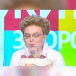 Lyubov Uspenskaya Instagram - Сегодня день рождения у Елены Васильевны Малышевой @malysheva.live . Все хорошие люди рождаются 13 марта, в том числе и мой любимый папочка. ❤️ Дорогая Елена Васильевна, от всего сердца хочу пожелать вам, конечно же, крепкого здоровья, успехов в профессии и мирного неба над головой. Вы замечательный человек и хороший друг. Я желаю нашей стране побольше таких специалистов, действительно знающих свое дело 🫶🏻 Ваша Любовь Успенская #любовьуспенская #еленамалышева #малышева