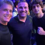 Márcio Garcia Instagram – Obrigado pelo convite @venum_br @ufc @ufc_brasil !!! Eu e meus filhos @pedrosrgarcia e @pipo.garcia_ curtimos muito! Evento impecável em todos os sentidos! Parabéns!!! 

Confesso que apesar de ter me divertido muito com o meu filho, em alguns momentos parava pra pensar nas vítimas do Rio Grande Do Sul. Em como alguns deles poderiam estar naquele momento. Por tanto peço a você que independentemente de estarem vivendo suas vidas rotineiramente, também não se esqueçam. Em algum momento faça uma oração, e se possível uma doção de qualquer valor! O pix para uma doação com total segurança está na legenda do meu último post!  Bom domingo! Boa semana 🙏🏼❤️