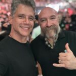 Márcio Garcia Instagram – Obrigado pelo convite @venum_br @ufc @ufc_brasil !!! Eu e meus filhos @pedrosrgarcia e @pipo.garcia_ curtimos muito! Evento impecável em todos os sentidos! Parabéns!!! 

Confesso que apesar de ter me divertido muito com o meu filho, em alguns momentos parava pra pensar nas vítimas do Rio Grande Do Sul. Em como alguns deles poderiam estar naquele momento. Por tanto peço a você que independentemente de estarem vivendo suas vidas rotineiramente, também não se esqueçam. Em algum momento faça uma oração, e se possível uma doção de qualquer valor! O pix para uma doação com total segurança está na legenda do meu último post!  Bom domingo! Boa semana 🙏🏼❤️