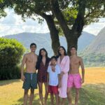 Márcio Garcia Instagram - Hoje é dia de agradecer às mulheres mais importantes da minha vida! Obrigado mãe, por me dar a vida, por ser presente desde sempre, por ser essa pessoa tão cuidadosa, generosa e amável não apenas com seus filhos mas com todos! Gratidão! Obrigado Andrea, minha companheira de vida que me deu os quatro maiores presentes de nossas vidas! Obrigado por todo cuidado com todos e por ser tão presente apesar dessa agenda lotada! Quero aproveitar pra mandar um beijo à todas as mães do Brasil e em especial para as mães do Rio Grande do Sul, mães que estão, mais do que nunca, mostrando toda sua força, sua resiliência e sua capacidade de superação! Que vocês possam, o quanto antes, estarem no conforto e na segurança de seus lares! Que Deus as abençoe! #felizdiadasmaes