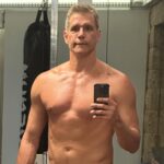 Márcio Garcia Instagram - Vou dar uma dica infalível pra quando bater aquela preguiça de malhar ou de cumprir a sua missão física do dia; Com a ajuda das mãos, se preciso for, fique de pé, coloque a roupa adequada e vá até o local. Lá chegando comece a fazer aquilo que se propôs! Se a preguiça ainda estiver com você, não dê trela, cumpra a sua meta com preguiça mesmo! Pegou? Desculpa tem várias! Tenha disciplina! Let’s Go! #invistanasuasaúde #xopreguica #pratiqueesporte