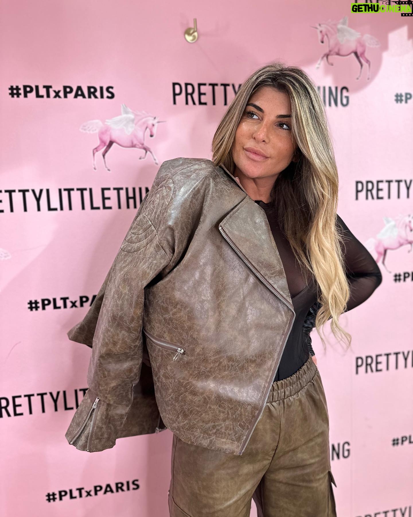 Mélanie Amar - 3 Likes - C’est ma tenue préferée en ce moment 🦄😍
@prettylittlething
#publicité