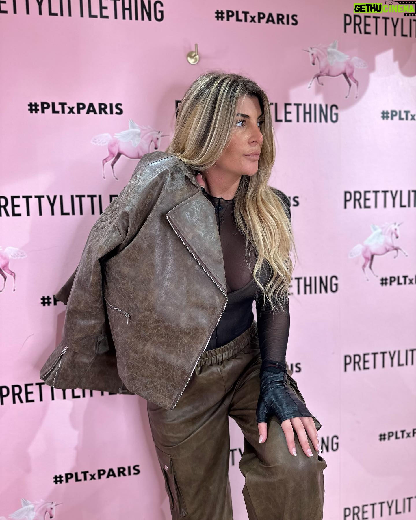 Mélanie Amar - 3 Likes - C’est ma tenue préferée en ce moment 🦄😍
@prettylittlething
#publicité
