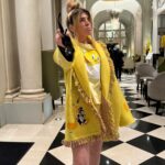 Mélanie Amar Instagram - Pas besoin de s’habiller en chanel, pour croire qu’on a le compte bancaire d’une saoudienne 😂😅