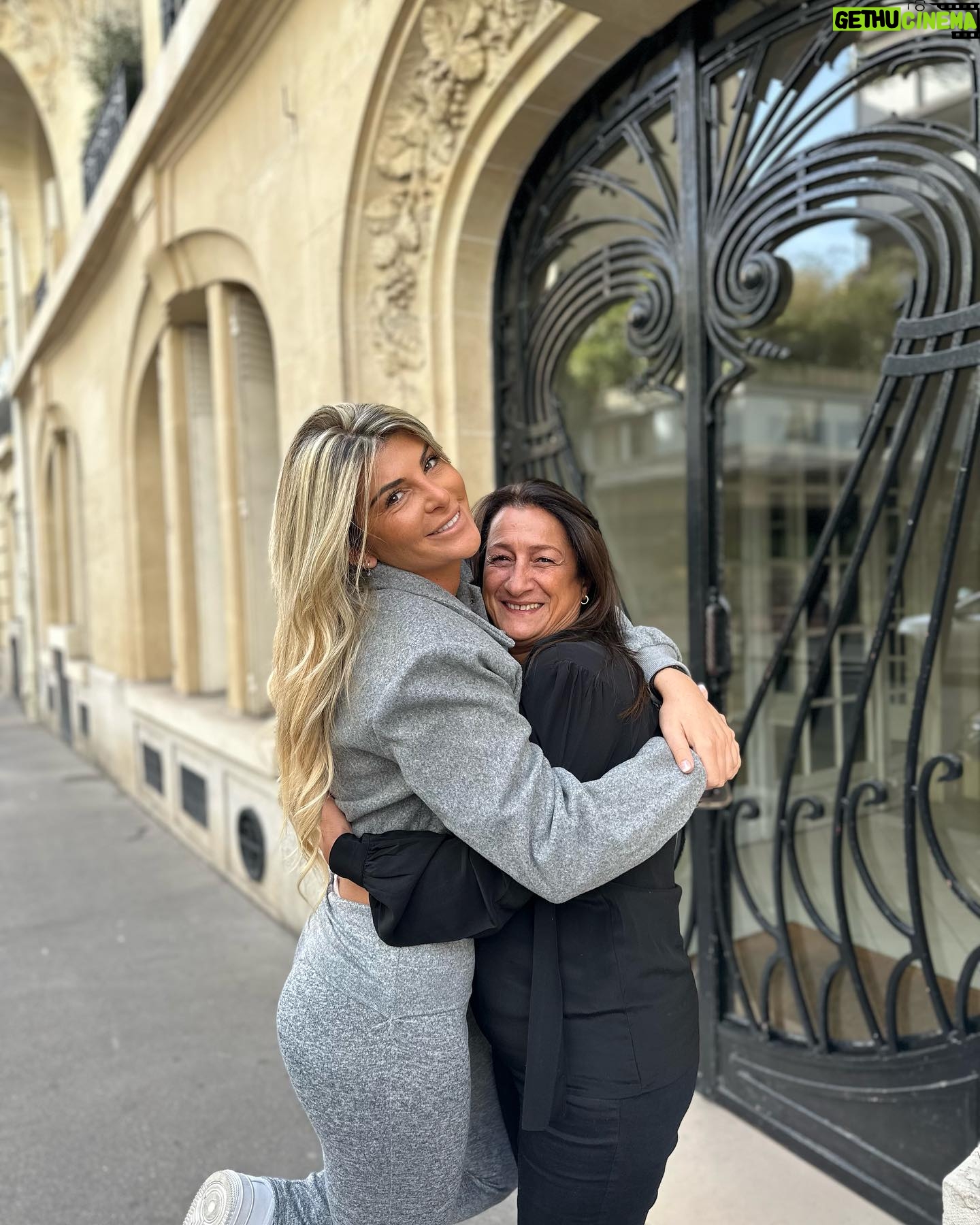 Mélanie Amar - 3 Likes - Ma mere capillaire forever @judith_royalextension ❤️
J’en profite aussi pour dire que je t’aime tres tres fort depuis toutes ces années ou tu t’es occupé de moi comme si tu m’avez pondu 😂😅
You are ma sauveuse capillaire, sans toi je serai chauve avec une perruque qui tomberai 18 fois par jour 😜😂
Bref, si vous rencontrez des problemes de pertes de cheveux comme moi, ne paniquez pas, Judith a la solution ✨
Rendez vous chez @royalextension, les meilleures! Et je vous le dis par experience avec un bon entretien, ça n’abime pas les cheveux ☺️❤️ & ça pousse toujours 😁🥰
#pasdecollaboration