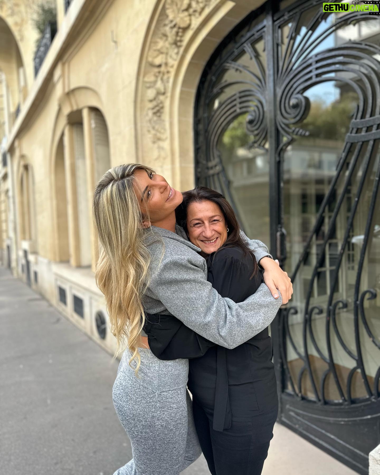 Mélanie Amar - 3 Likes - Ma mere capillaire forever @judith_royalextension ❤️
J’en profite aussi pour dire que je t’aime tres tres fort depuis toutes ces années ou tu t’es occupé de moi comme si tu m’avez pondu 😂😅
You are ma sauveuse capillaire, sans toi je serai chauve avec une perruque qui tomberai 18 fois par jour 😜😂
Bref, si vous rencontrez des problemes de pertes de cheveux comme moi, ne paniquez pas, Judith a la solution ✨
Rendez vous chez @royalextension, les meilleures! Et je vous le dis par experience avec un bon entretien, ça n’abime pas les cheveux ☺️❤️ & ça pousse toujours 😁🥰
#pasdecollaboration