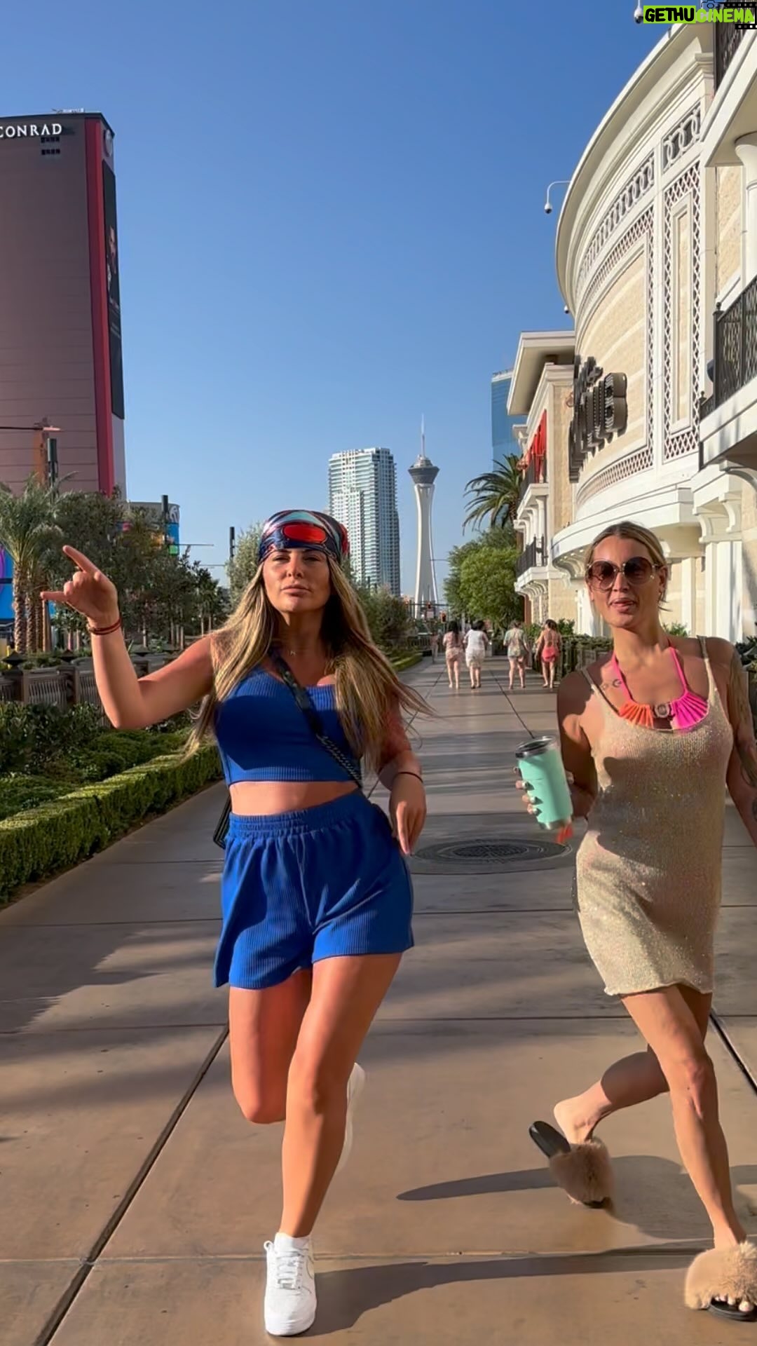 Mélanie Amar - 15.9K Likes - LAS VEGAS PARADISE 🤩