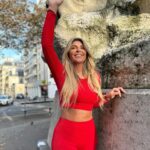 Mélanie Amar Instagram – X @prettylittlething 

#publicité