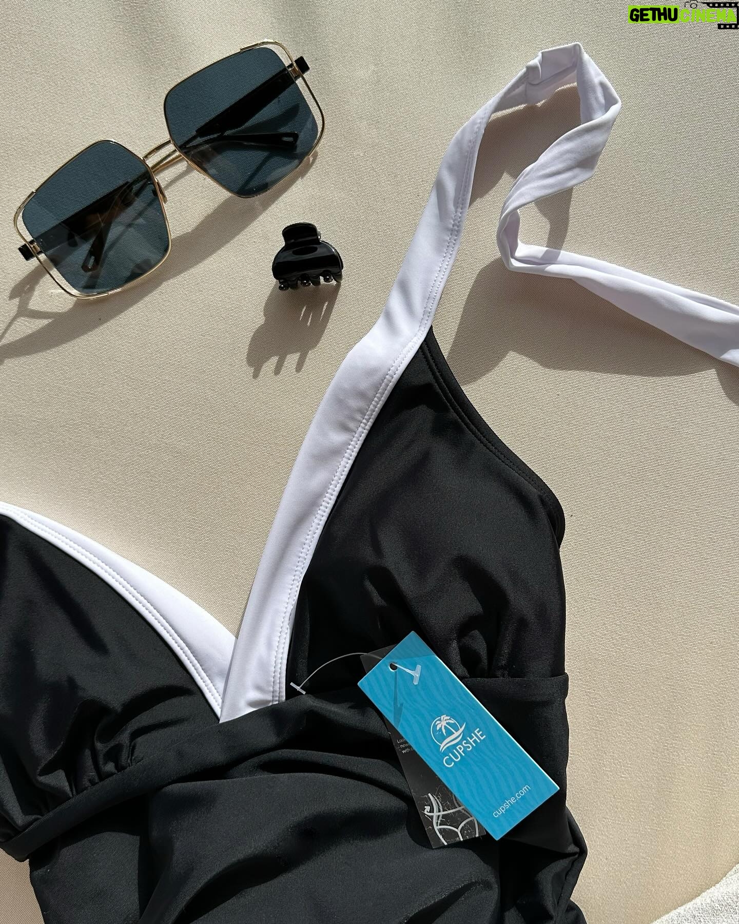 Mélanie Orlenko Instagram - J’ai fait ma sélection de maillots de bain pour cet été sur le site de @cupshe_fr ! 👙☀️ Quel est votre modèle préféré ? Le site propose des réductions allant jusqu’à 70%. En plus bénéficiez de -15% à partir de 69€ d’achat avec le code melanie15off et -20% à partir de 109€ avec le code melanie20off C’est une parfaite idée de cadeau pour la fête des mères.👩❤️ Bon shopping 🛍️ @cupshe_fr #Cupshe #Cupshecrew #Cupsheconfidence collaboration commerciale rémunérée