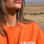 Mélanie Orlenko Instagram - Desert 🌵🐪 🧡 Ref de ma tenue @sheinfrance_ : Cottnline T-Shirt Cocotier Et Lettre : 23380624 SHEIN Tall Jean Droit À Poche : 23083219 Avec mon code : BFMELANIE -15% dès 29€ d’achat, -20% dès 69€ d’achat sur tout le site français @sheinofficial #SHEINblackfriday #SHEINGoodFinds #SHEINforAll #loveshein #saveinstyle #publicité Collaboration commerciale rémunérée