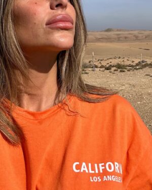 Mélanie Orlenko Instagram - Desert 🌵🐪 🧡
Ref de ma tenue @sheinfrance_ :
Cottnline T-Shirt Cocotier Et Lettre : 23380624
SHEIN Tall Jean Droit À Poche : 23083219
Avec mon code : BFMELANIE
-15% dès 29€ d’achat, -20% dès 69€ d’achat sur tout le site français @sheinofficial  #SHEINblackfriday #SHEINGoodFinds #SHEINforAll #loveshein #saveinstyle #publicité 
Collaboration commerciale rémunérée
