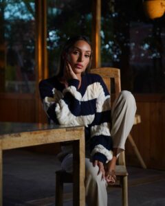 Mélanie Orlenko Instagram - Pull marinière: SHEIN Essnce Two Tone Cable Knit Drop Shoulder Sweater (11248498) . Pantalon beige: DAZY High Waist Plicated Detail Pants (14461491) . Avec mon code MELANIE3 profitez de -15% dès 29€ d'achat ou -20% des 69€ d'achat sur tout le site français ! Les French Days @sheinfrance_ c’est les meilleurs produits, les meilleurs choix #SHEINFrenchDays2023 jusqu'à -70 % de réduction ! . #SHEINFrenchDays2023 #saveinstyle #accessibleettendance #publicité
