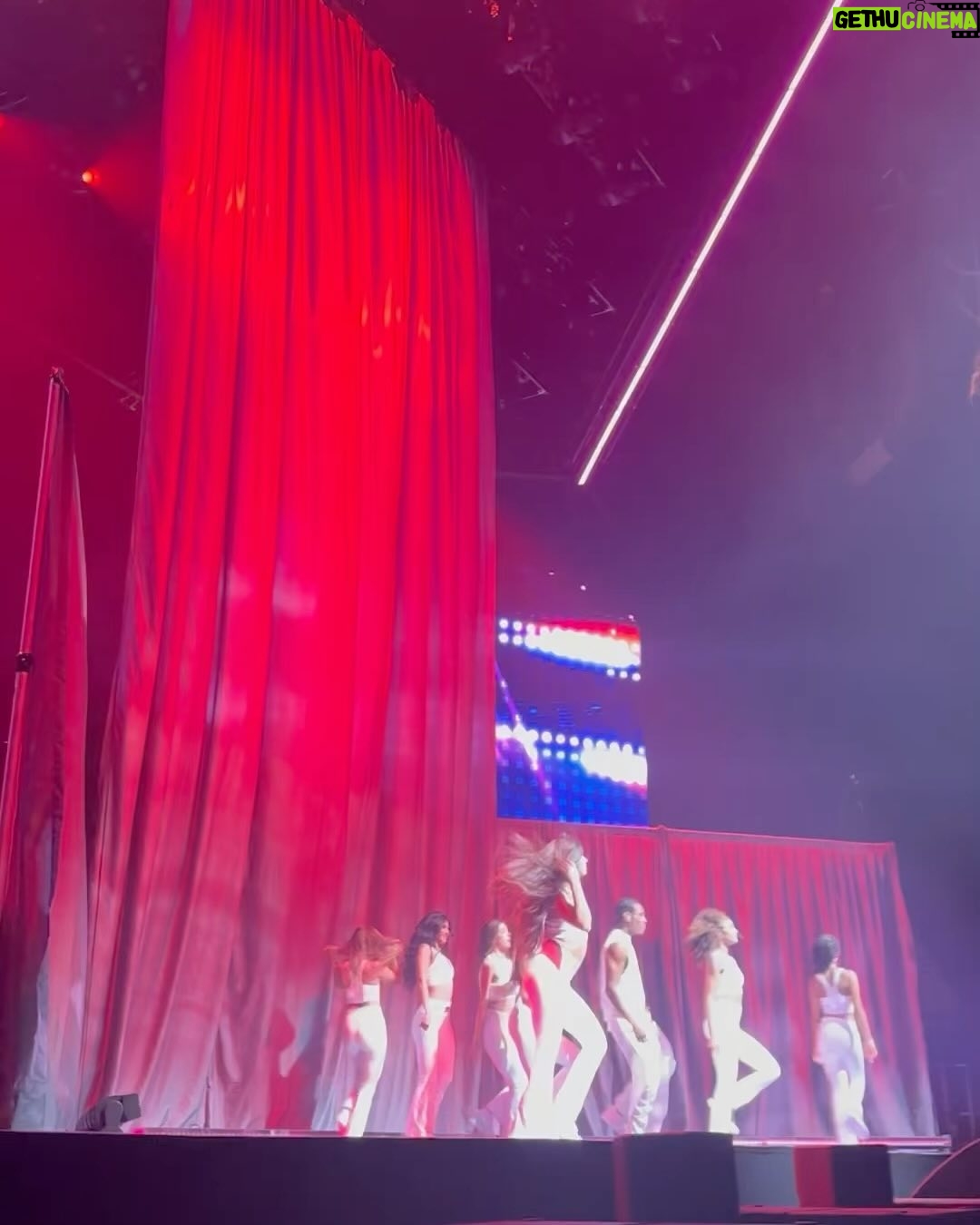 Mélanie Thomas Instagram - I can say now that i’ve celebrated my 20th birthday on stage performing in the UK in front of 10 K people ❤️ I love watching your edits!!