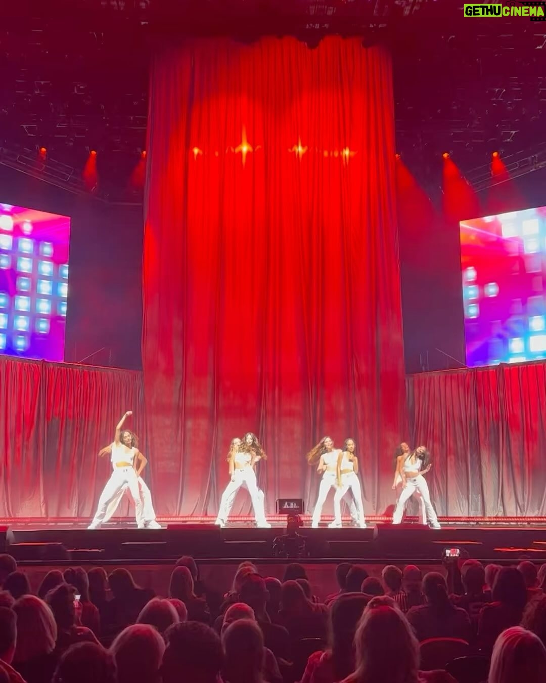 Mélanie Thomas Instagram - I can say now that i’ve celebrated my 20th birthday on stage performing in the UK in front of 10 K people ❤️ I love watching your edits!!