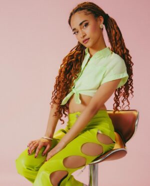 Mélanie Thomas Instagram - I love your smile MV is out now!! Go Check it out