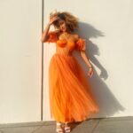 Mélanie Thomas Instagram - Au Louvre, i wear orange 🍊 #louvreabudhabi