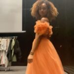 Mélanie Thomas Instagram - Au Louvre, i wear orange 🍊 #louvreabudhabi