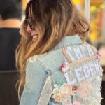 Mónica Ayos Instagram - "I'm a Legend" 💋 No lo digo yo, 🤪🤷🏼‍♀️ lo dice mi regalo de Navidad en mi espalda🦋🎠🦋 Feliz Navidad🎄 !!!!!!! #merrychristmas #feliznavidad #navidad #christmas