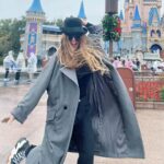 Mónica Ayos Instagram - 🪄🏰 🫶🏻
