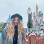 Mónica Ayos Instagram - 🪄🏰 🫶🏻
