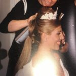 Mónica Ayos Instagram - #felizaniversario Hoy hace 21 años apostábamos a nosotros 👰🏼‍♀️🤵🏻💍💍 Que pedazo de historia construimos pibe! Dos décadas repletas de una proyección soñada y de anécdotas recorriendo el mundo juntos, celebrando nuestros triunfos y acompañando en aquellas derrotas de las que nos levantamos fortalecidos en busca de más. Crecimos juntos en todos los aspectos, y construimos este familión. Que hermosa timba la nuestra.. esa costumbre genial de confiar y esperar...y que suerte la mía de tenerte... aunque "la suerte es la confluencia de preparación y oportunidad" y a mí el amor me sorprendió listísima para hacerlo desde mi versión mas grosa😇y me subí a esta aventura con vos. Con el diario del lunes, equipazo. Te amo tanto Diego Olivera. Felices 21 años de casados g0rd0!! @diegooliveraok