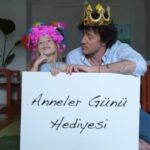 Müge Boz Instagram – Bizimkiler Anneler Günü’nü bekleyemediler, bana birbirinden güzel hediyeler almışlar. Siz de annenizi mutlu edecek harika hediyeler için Karaca Home’a bakmayı unutmayın. Hepimizin şimdiden Anneler Günü kutlu olsun! 🥰🌹🤗❤️ @karacahome #işbirliği